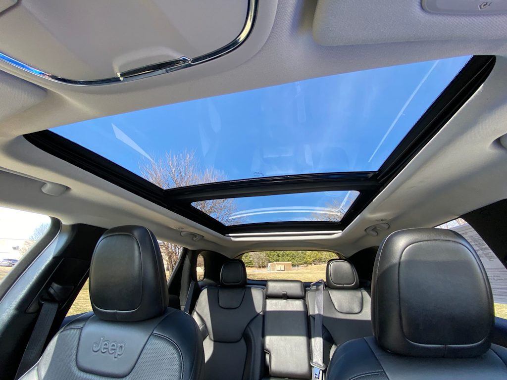 Thumbnail: 2022 Jeep Cherokee - 31