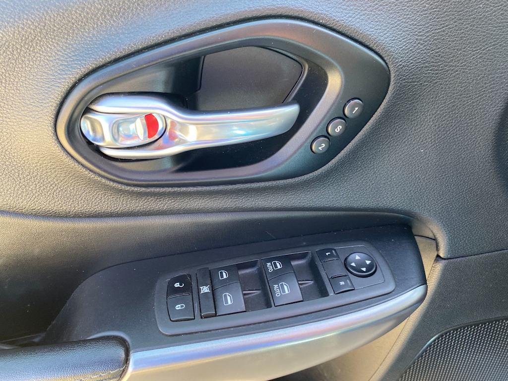 Thumbnail: 2022 Jeep Cherokee - 23