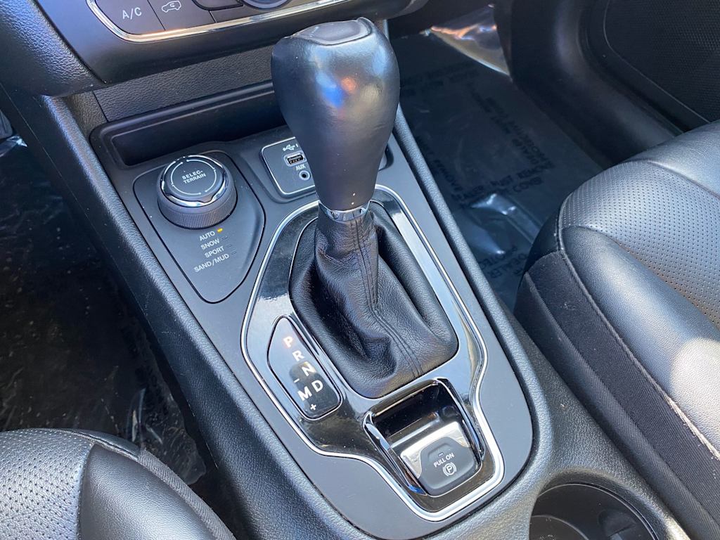 Thumbnail: 2022 Jeep Cherokee - 35