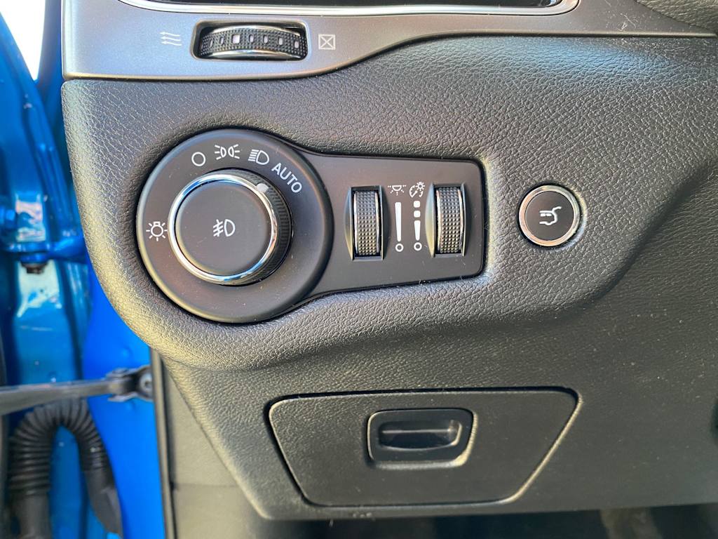 Thumbnail: 2022 Jeep Cherokee - 22