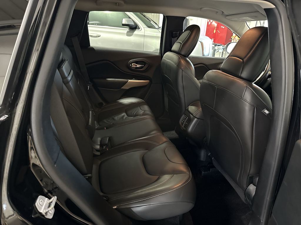 Thumbnail: 2018 Jeep Cherokee - 26