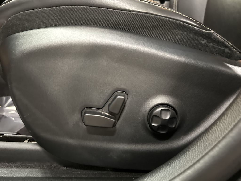 Thumbnail: 2018 Jeep Cherokee - 28