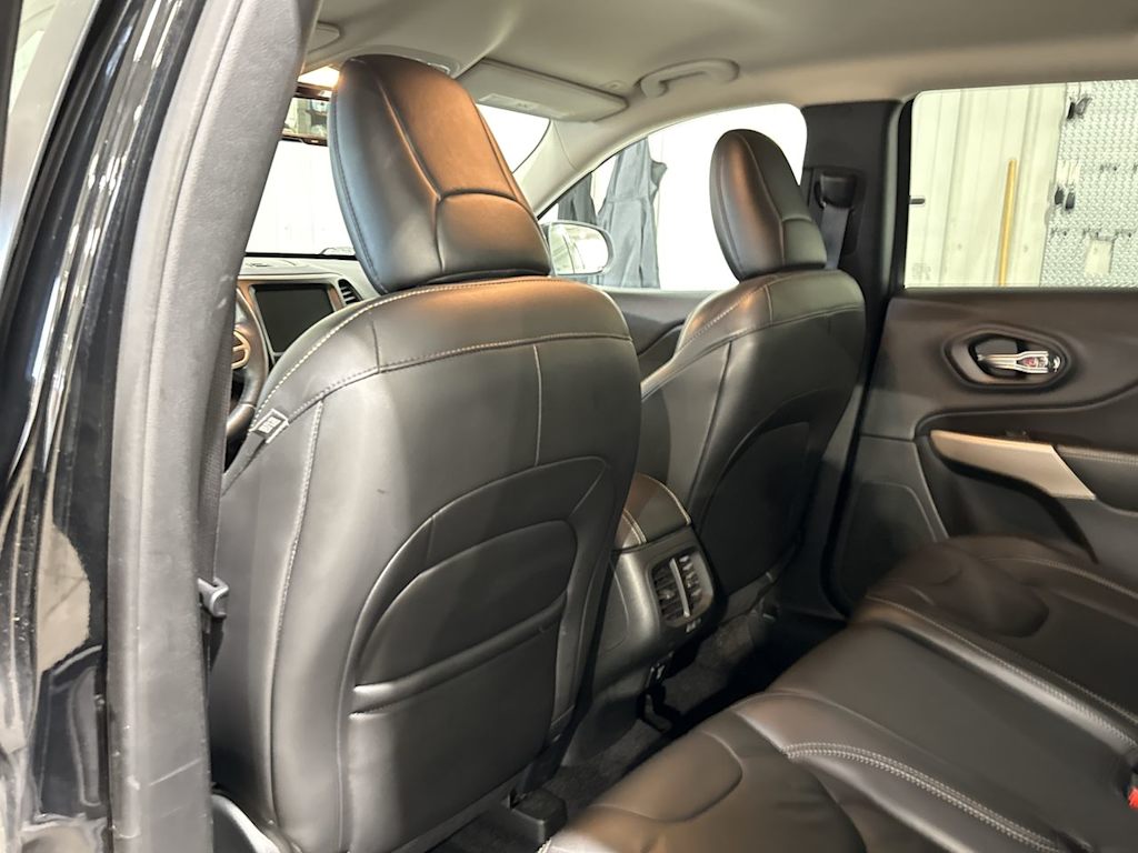 Thumbnail: 2018 Jeep Cherokee - 29