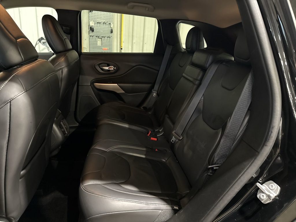 Thumbnail: 2018 Jeep Cherokee - 12