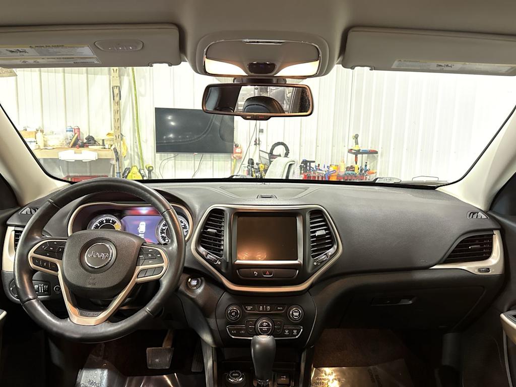 Thumbnail: 2018 Jeep Cherokee - 9