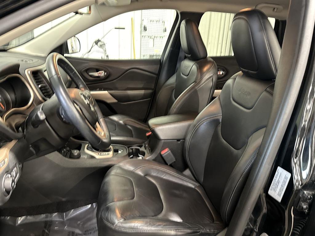 Thumbnail: 2018 Jeep Cherokee - 11