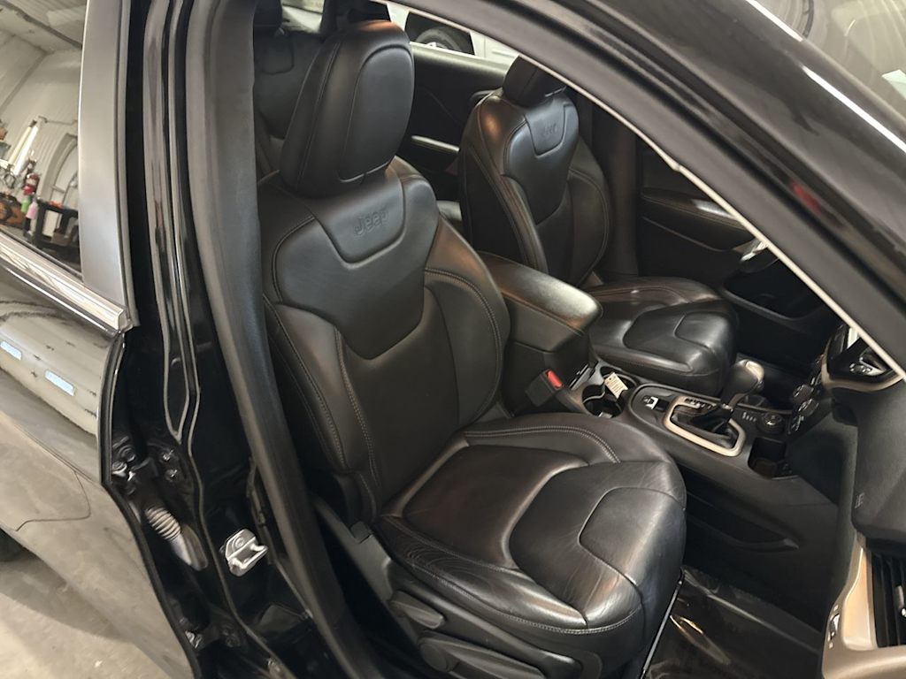 Thumbnail: 2018 Jeep Cherokee - 10