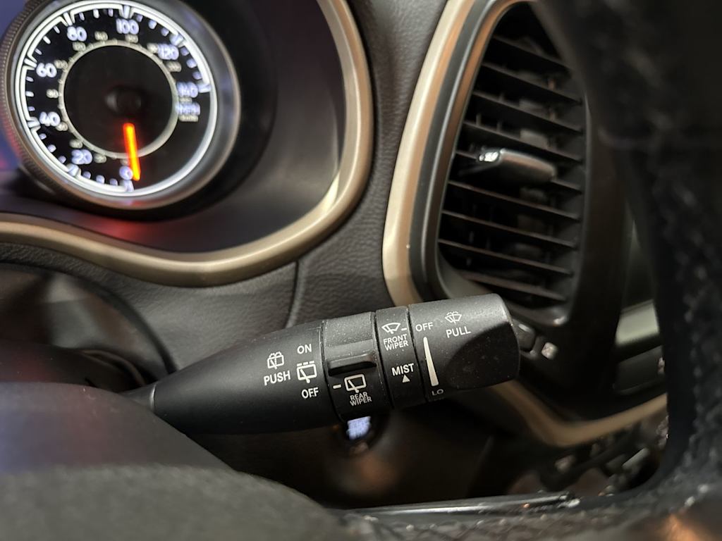 Thumbnail: 2018 Jeep Cherokee - 27