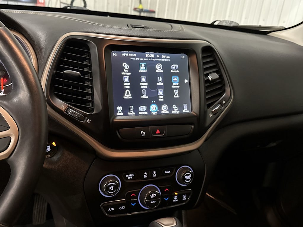 Thumbnail: 2018 Jeep Cherokee - 14