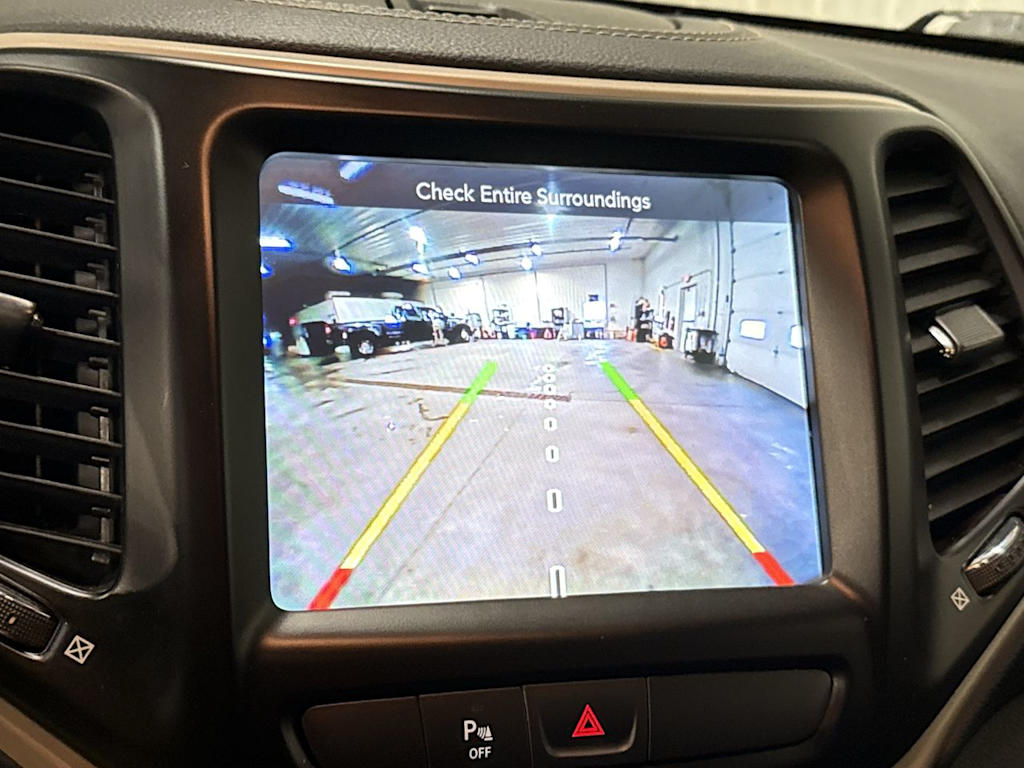 Thumbnail: 2018 Jeep Cherokee - 33