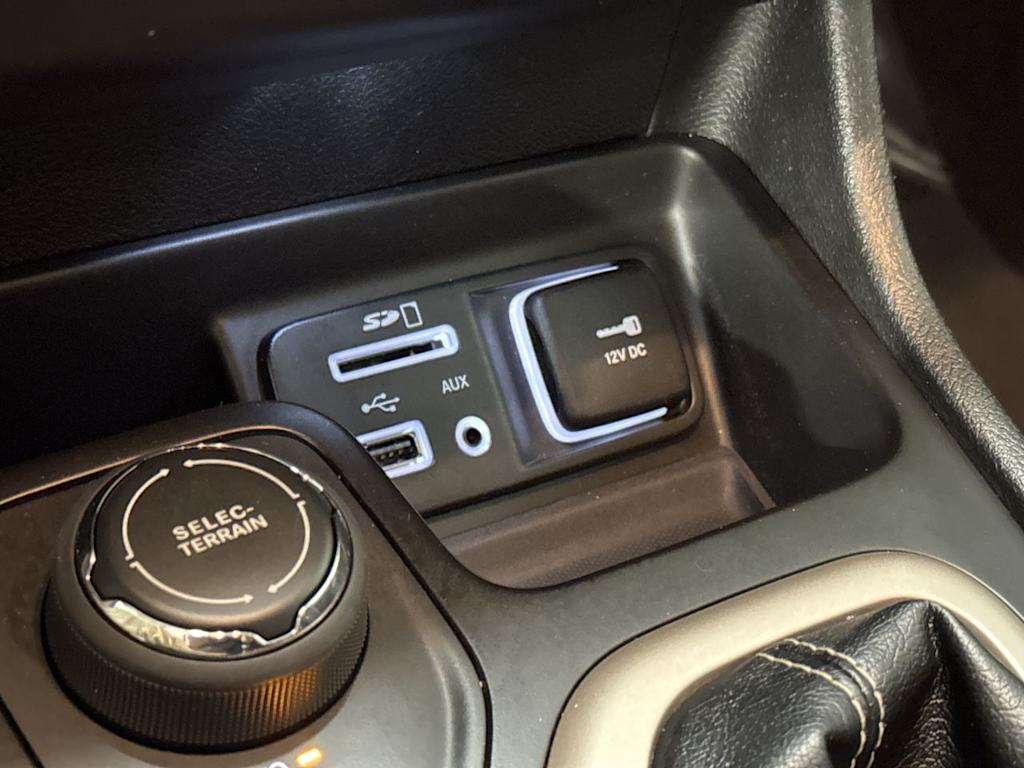 Thumbnail: 2018 Jeep Cherokee - 34