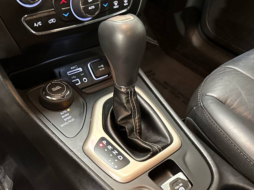 Thumbnail: 2018 Jeep Cherokee - 15