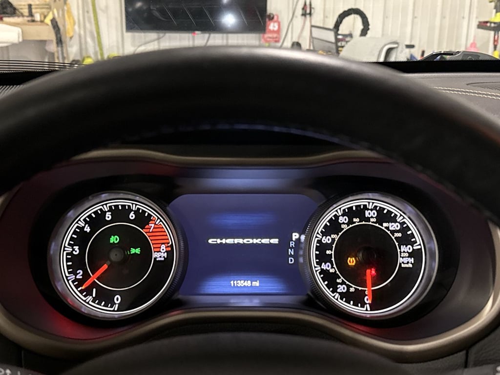 Thumbnail: 2018 Jeep Cherokee - 16