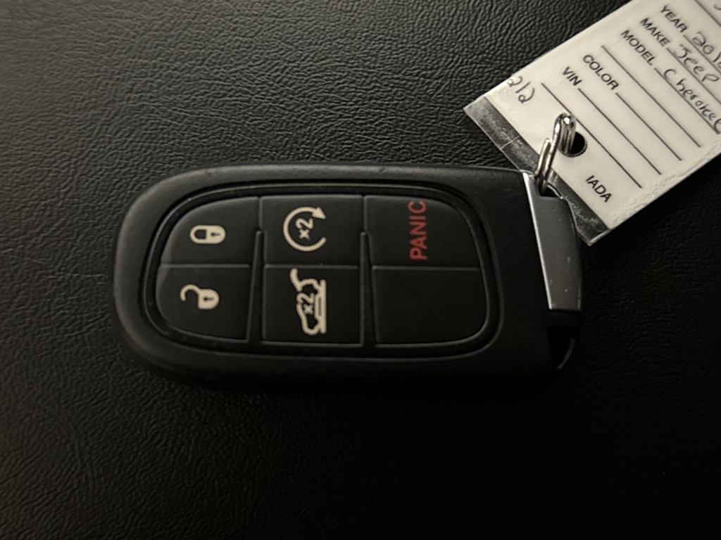 Thumbnail: 2018 Jeep Cherokee - 18