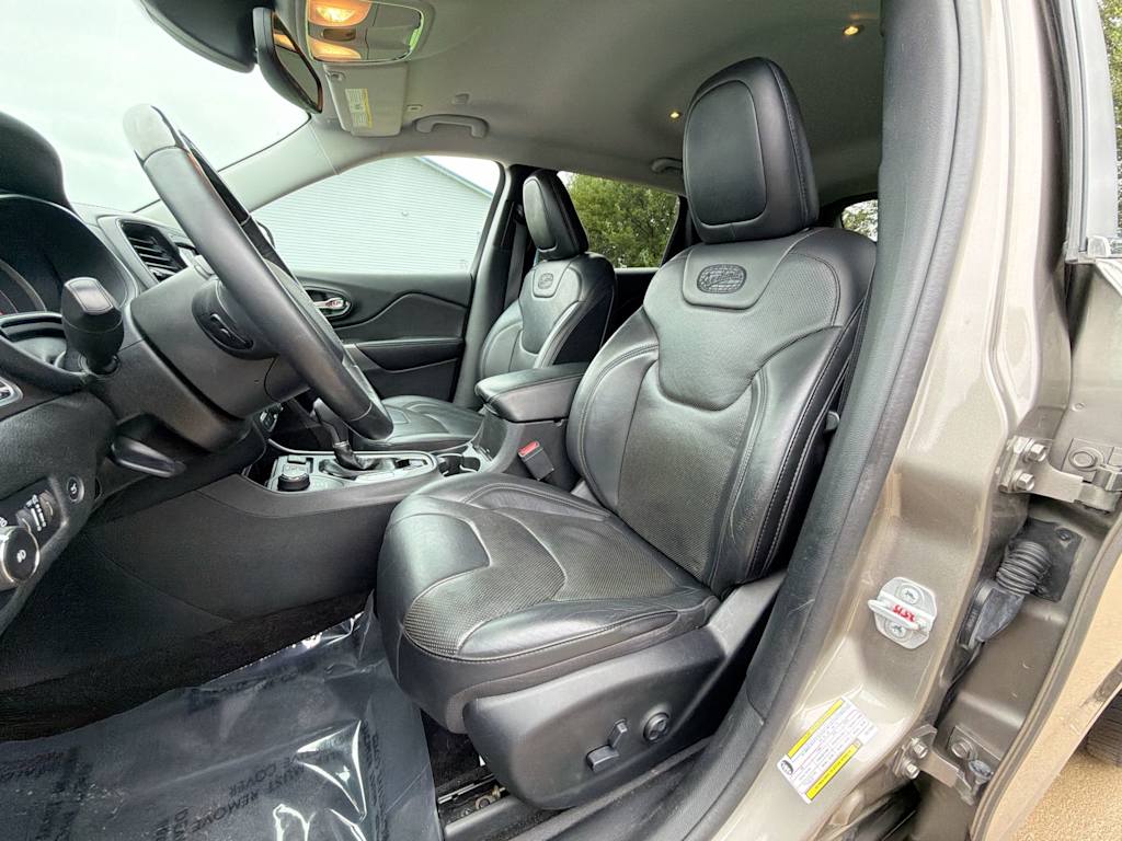 Thumbnail: 2019 Jeep Cherokee - 7
