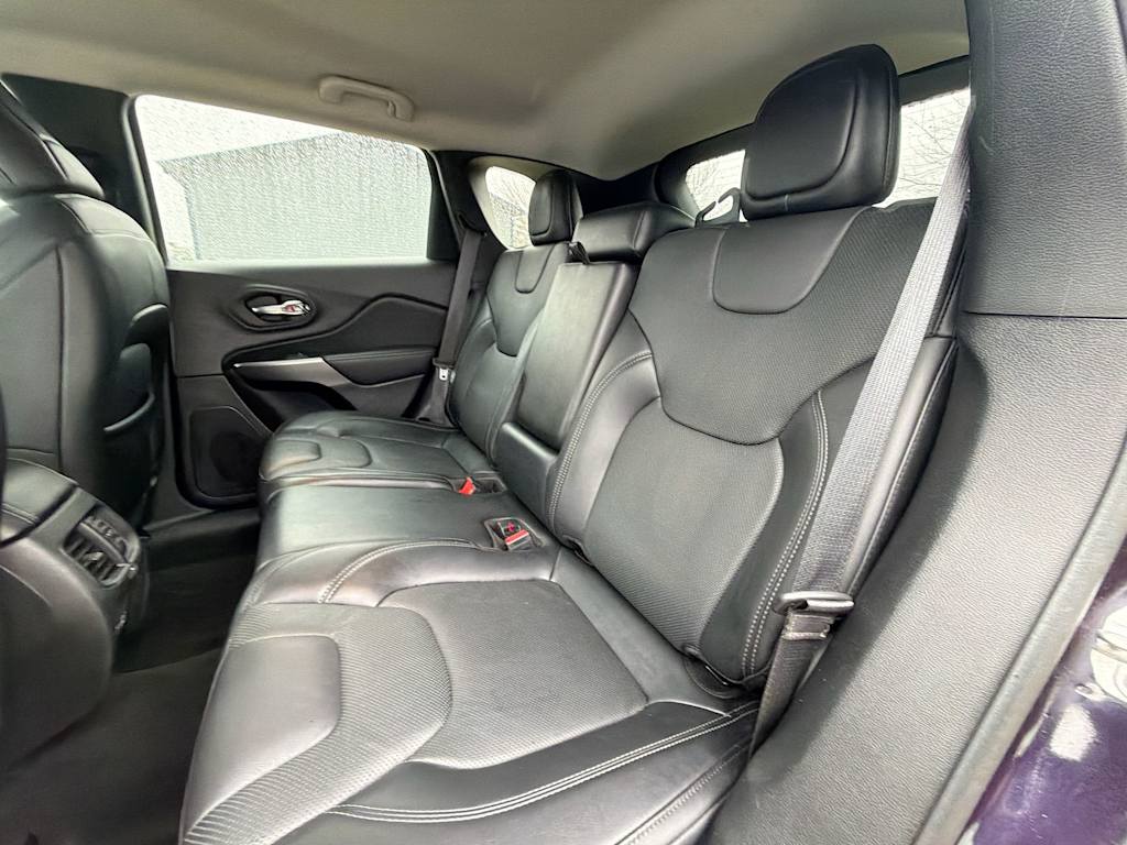 Thumbnail: 2021 Jeep Cherokee - 23