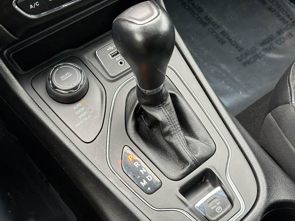 Thumbnail: 2021 Jeep Cherokee - 14