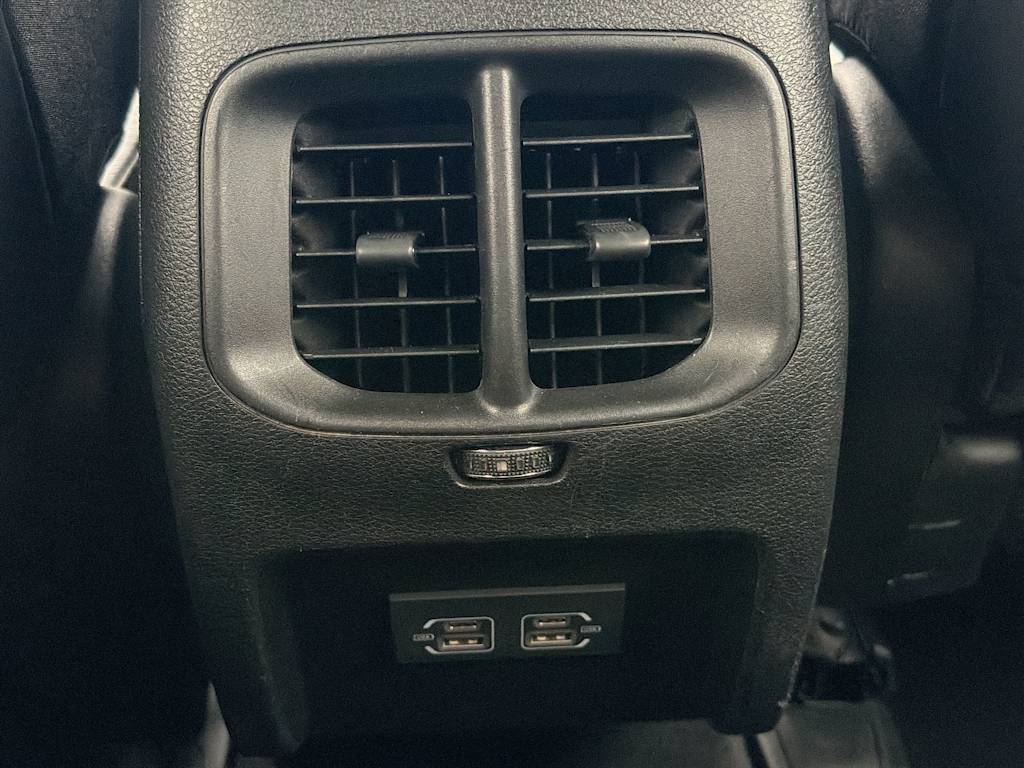 Thumbnail: 2021 Jeep Cherokee - 31