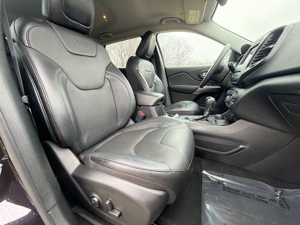 Thumbnail: 2021 Jeep Cherokee - 25