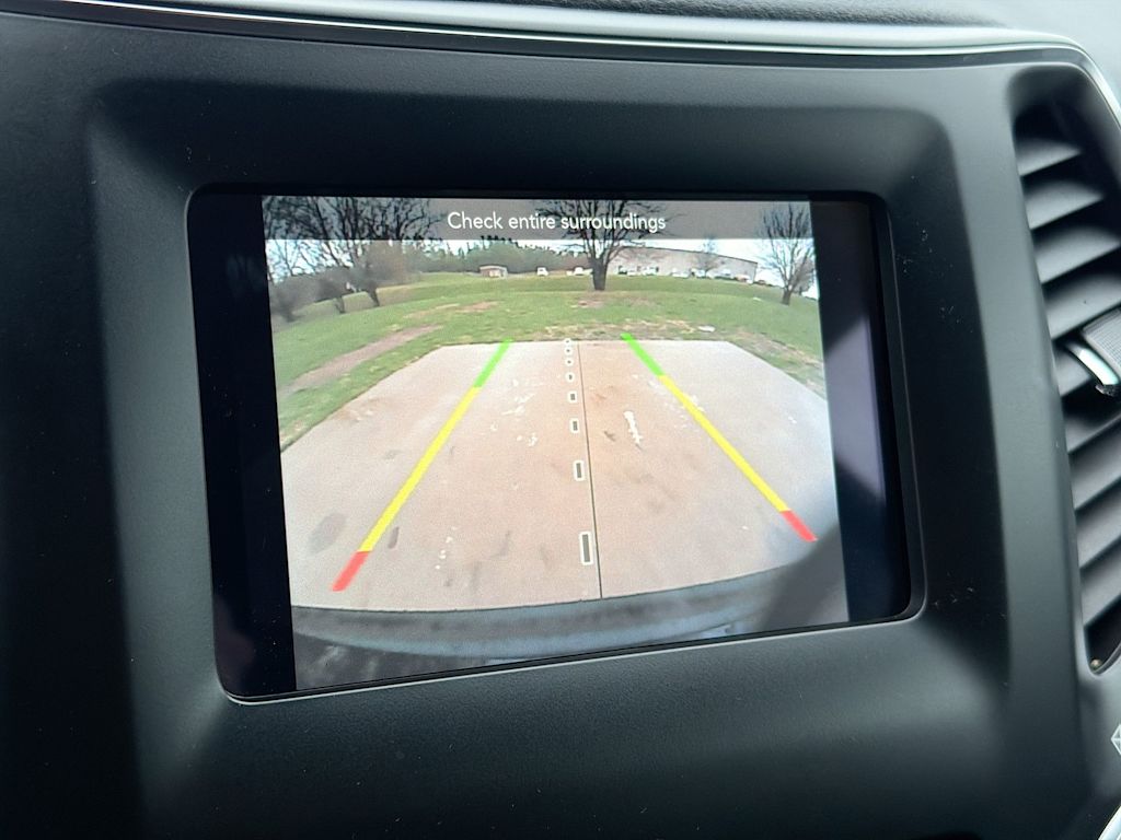 Thumbnail: 2021 Jeep Cherokee - 28