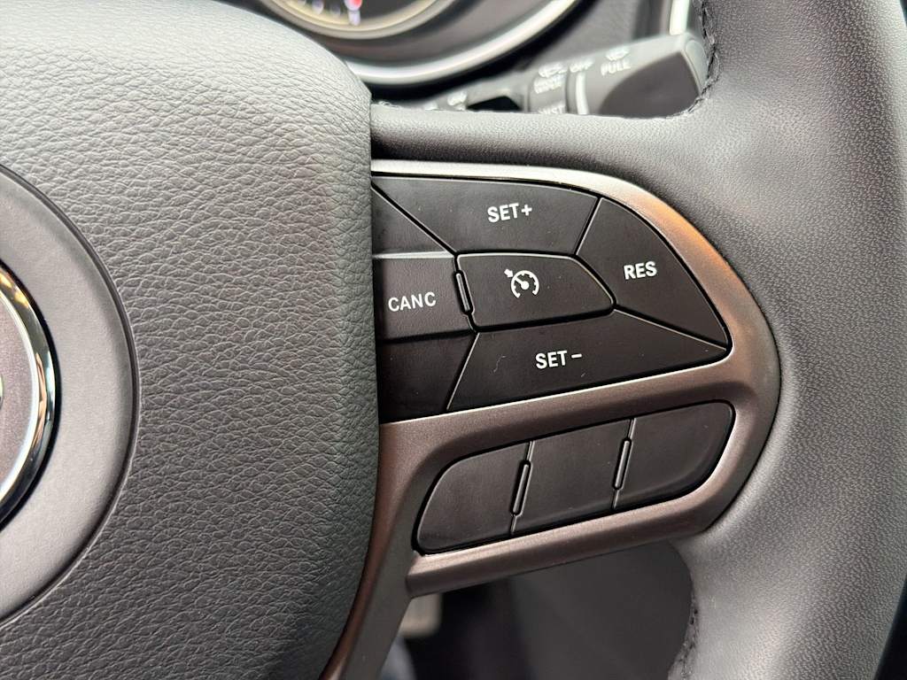 Thumbnail: 2021 Jeep Cherokee - 27