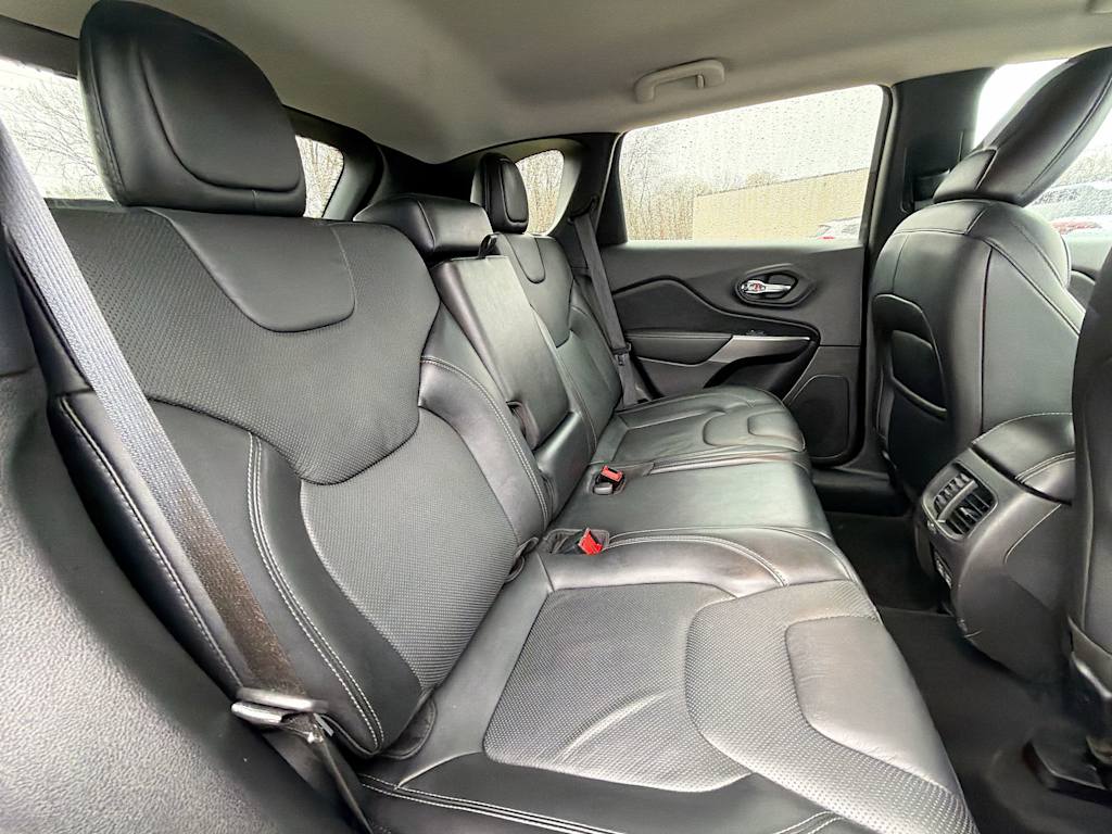 Thumbnail: 2021 Jeep Cherokee - 24