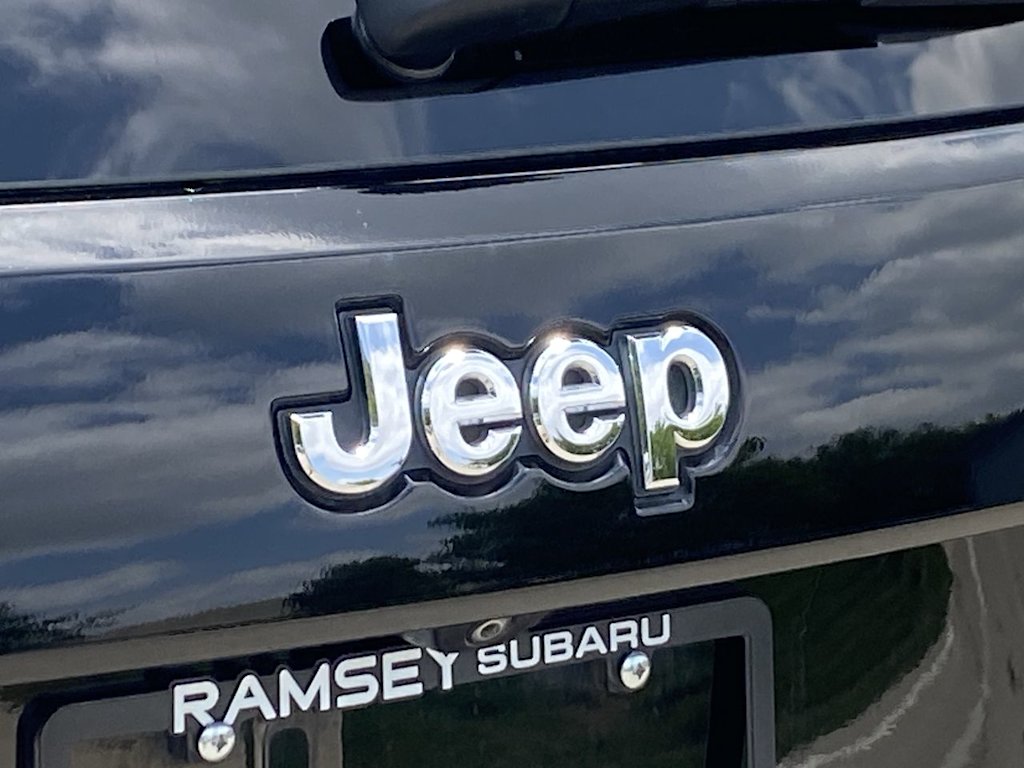 2018 Jeep Grand Cherokee Overland 24