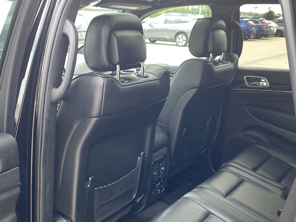 2018 Jeep Grand Cherokee Overland 12