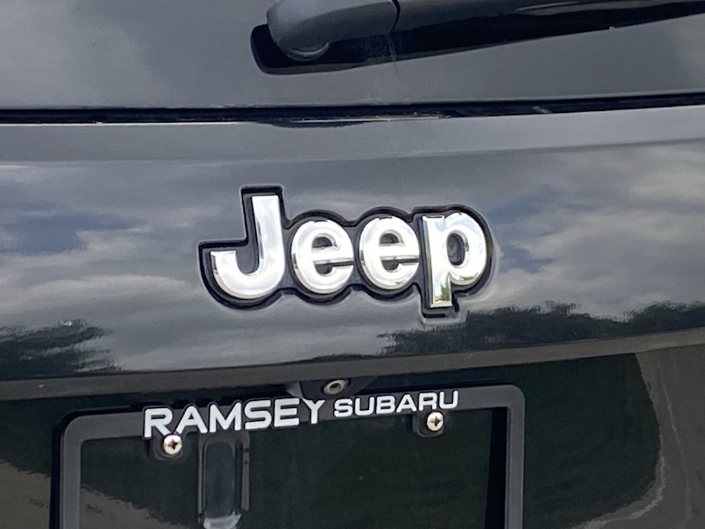 2014 Jeep Grand Cherokee Overland 24