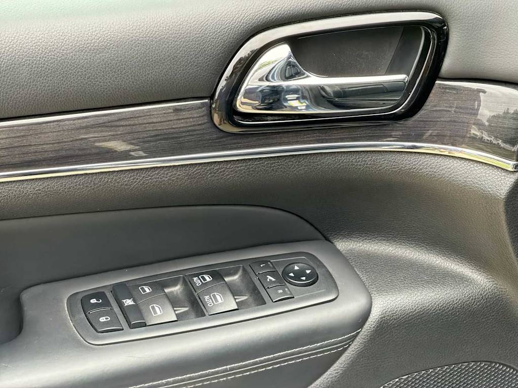 Thumbnail: 2020 Jeep Grand Cherokee - 23