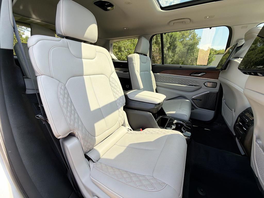 Thumbnail: 2023 Jeep Grand Cherokee L - 12