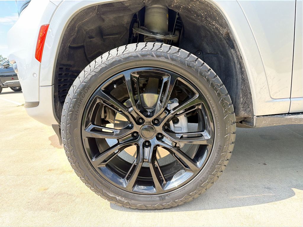 Thumbnail: 2023 Jeep Grand Cherokee L - 8