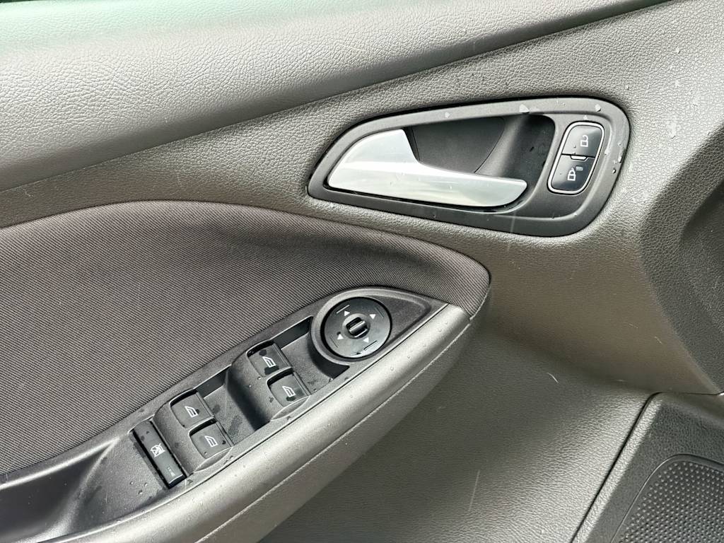 Thumbnail: 2016 Ford Focus - 23