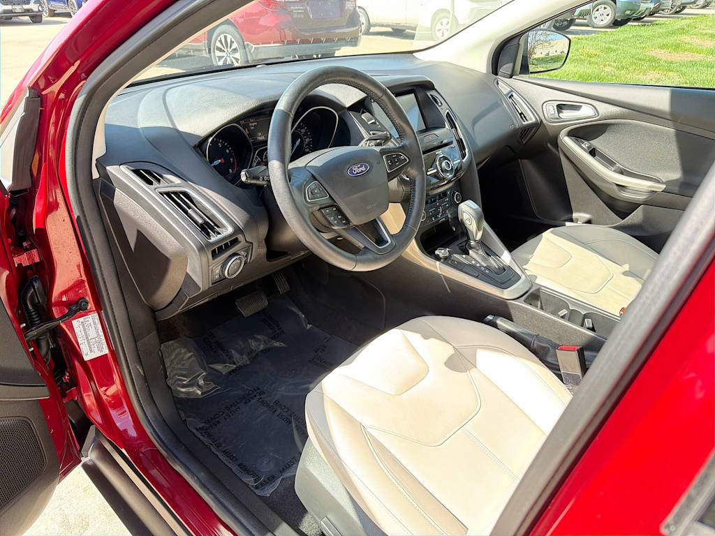Thumbnail: 2017 Ford Focus - 9
