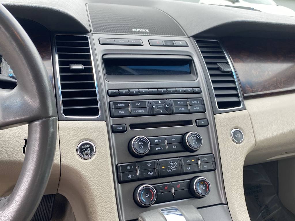 Thumbnail: 2010 Ford Taurus - 15