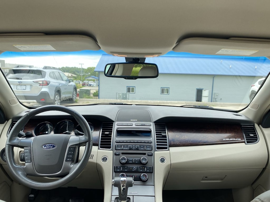 Thumbnail: 2010 Ford Taurus - 10