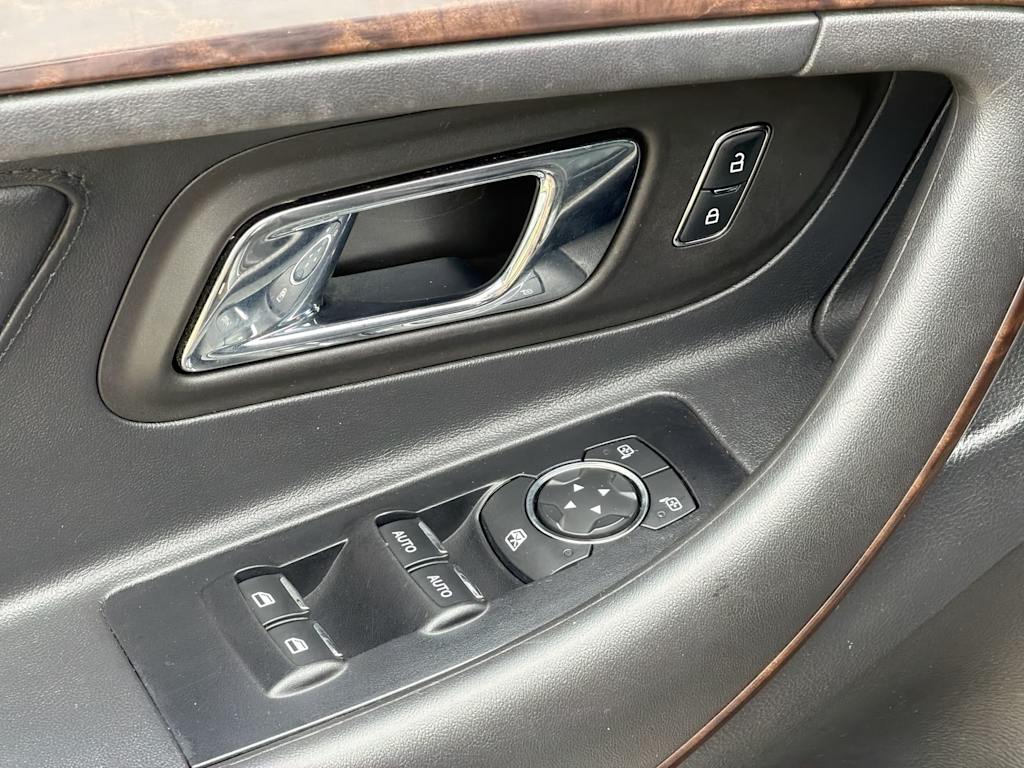 Thumbnail: 2013 Ford Taurus - 23