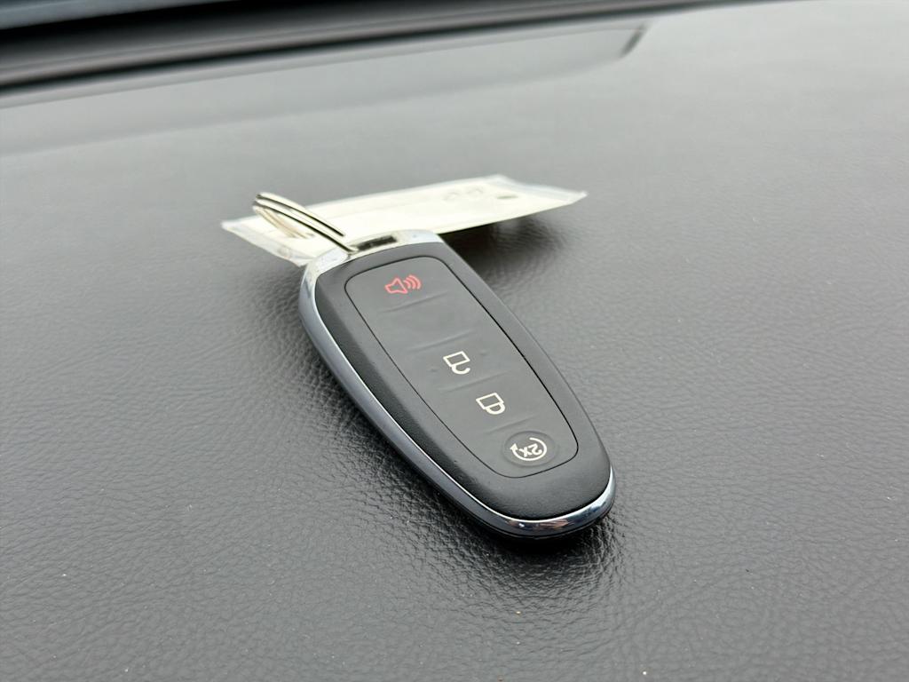 Thumbnail: 2013 Ford Taurus - 16
