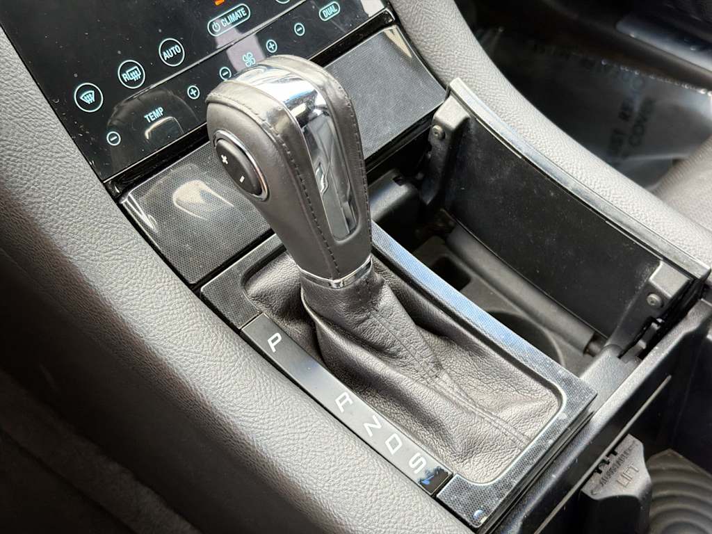 Thumbnail: 2013 Ford Taurus - 13