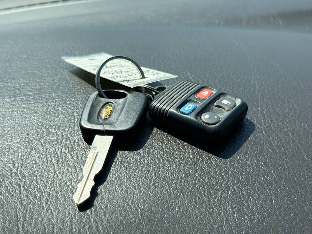 Thumbnail: 2002 Ford Thunderbird - 16