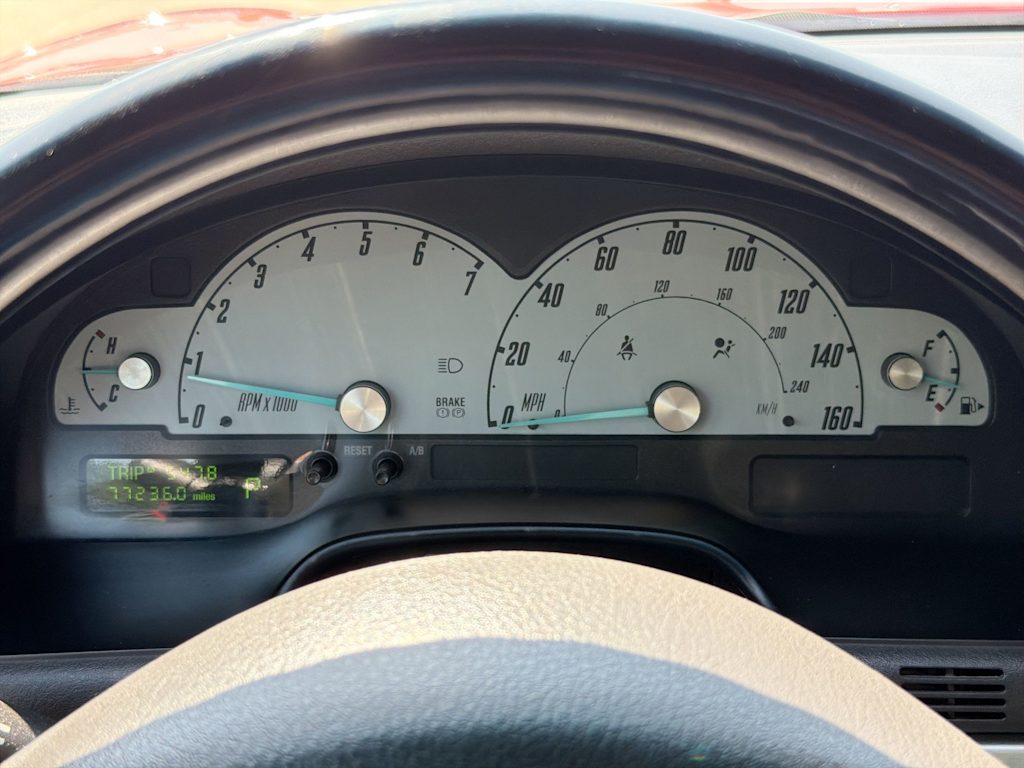 Thumbnail: 2002 Ford Thunderbird - 14