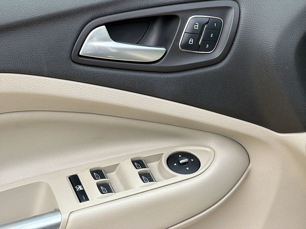 Thumbnail: 2014 Ford Escape - 23