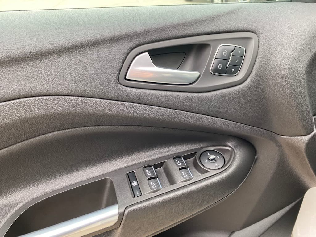 Thumbnail: 2014 Ford Escape - 22