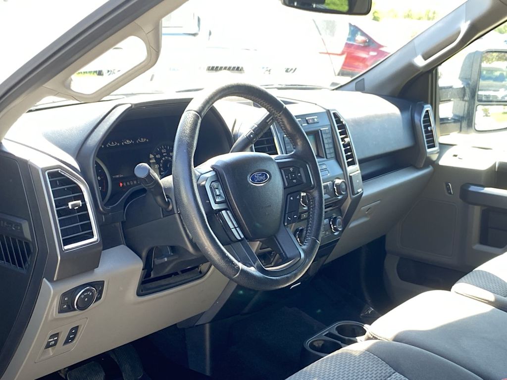 2016 Ford F-150 XLT 2