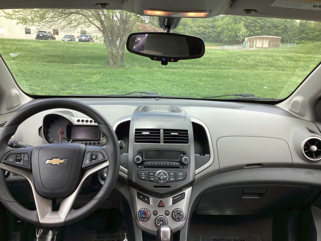 2015 Chevrolet Sonic LT 9