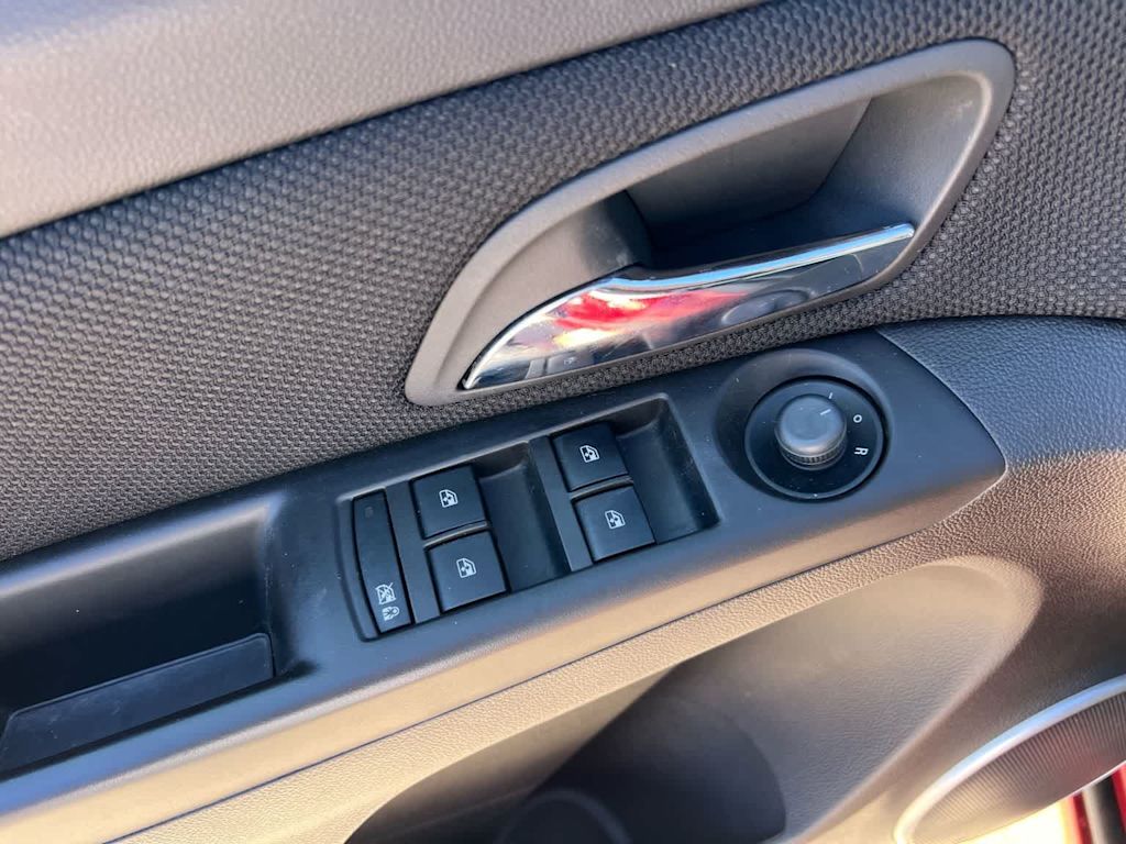 Thumbnail: 2011 Chevrolet Cruze - 23