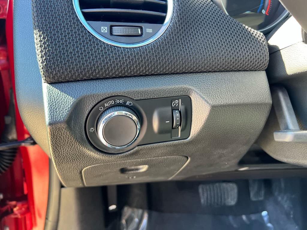 Thumbnail: 2011 Chevrolet Cruze - 24