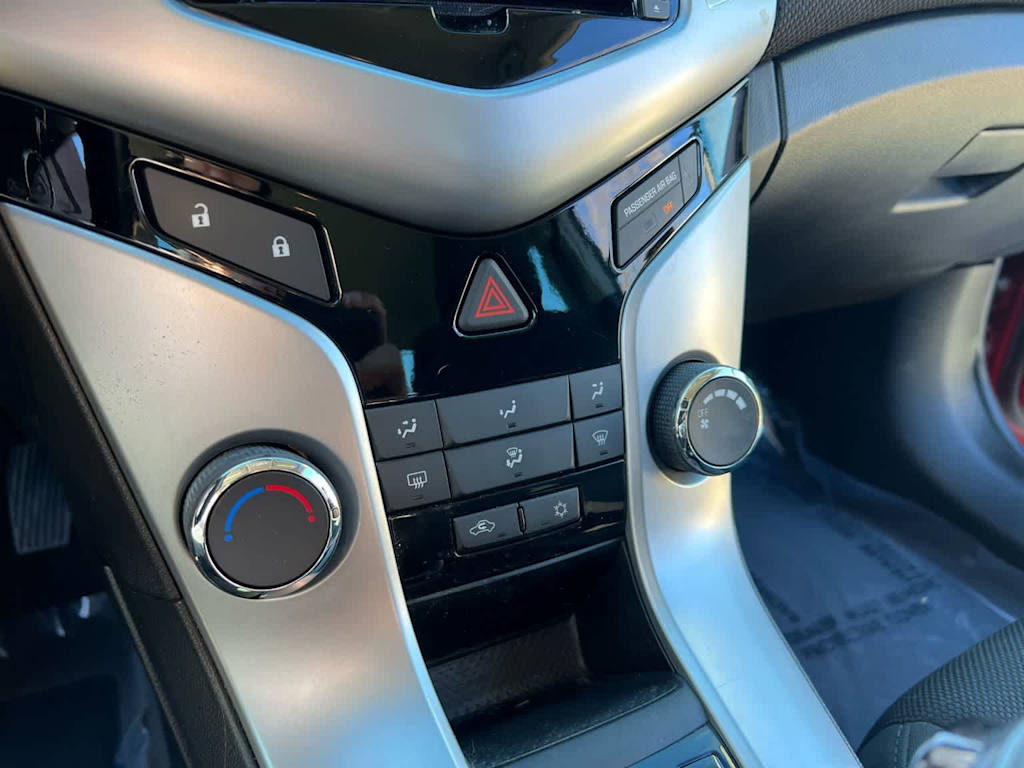 Thumbnail: 2011 Chevrolet Cruze - 10