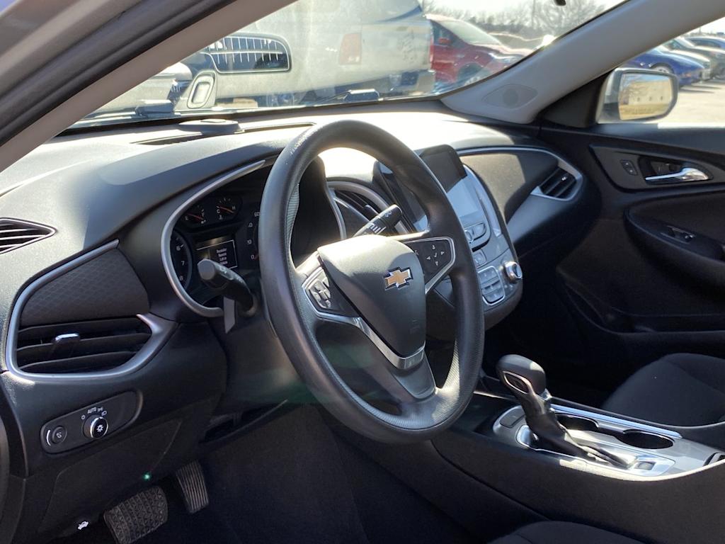 2022 Chevrolet Malibu LT 2