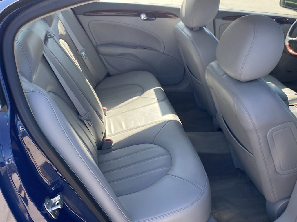 Thumbnail: 2009 Buick Lucerne - 28